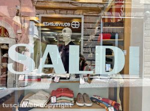 Viterbo - Iniziano i saldi estivi