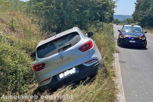 Acquapendente - Auto fuori strada sulla Cassia