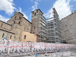 Viterbo - Il montaggio dell'impalcatura per il trasporto della macchina di Santa Rosa