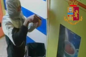 La "banda del coltello" in azione