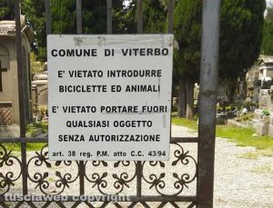 Viterbo - Cimitero San Lazzaro - Il divieto di entrata animali