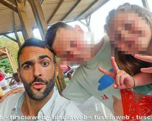 Ronciglione - Marco Mengoni al lago di Vico con alcuni piccoli fan