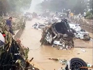 Pechino - Le strade devastate dalla tempesta di pioggia