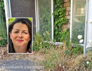 Viterbo - Erbaccia alla banchina dei bus in zona Peep Bagnaia - Nel riquadro: Chiara Frontini