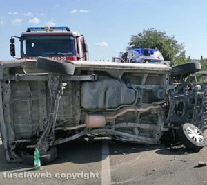 Vignanello - Scontro tra furgone, auto e trattore sulla Sp25 San Luca