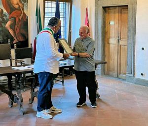Vitorchiano - Conferimento cittadinanza onoraria a don Alberto Canuzzi