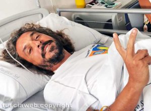 L'assessore Perello dopo l'operazione al braccio