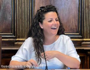 La sindaca Chiara Frontini sorridente