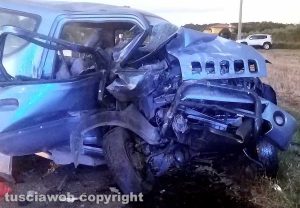 Montefiascone - Frontale tra auto, donna ferita