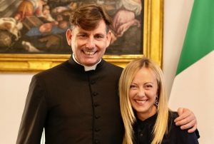 Don Antonio Coluccia e Giorgia Meloni