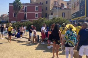 Civitavecchia - Il caos a Largo della Pace