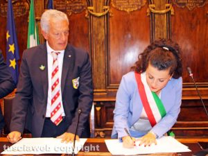 Viterbo - Santa Rosa - Sottoscrizione accordo - Massimo Mecarini e Chiara Frontini