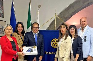 Viterbo - Il Rotary club dona un pc e una stampante all'associazione Kyanos