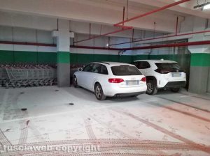 Viterbo - Gli atti vandalici nel parcheggio sotterraneo del centro commerciale