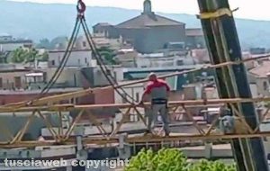 Ex caserma Palmanova - Installata la gru