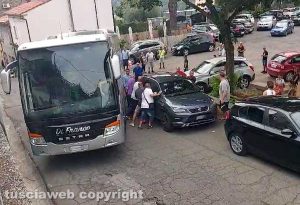 Viterbo - Bus bloccato a Sant'Angelo