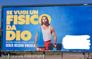 Viterbo - Il cartellone "Se vuoi un fisico da Dio"