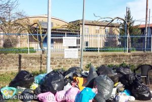 Viterbo - Strada Teverina, la zona dove manca la raccolta differenziata porta a porta