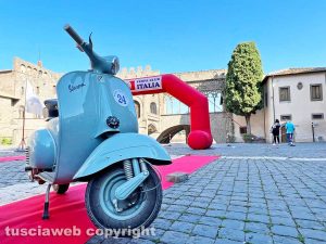 Viterbo - Raduno Vespe a Piazza San Lorenzo