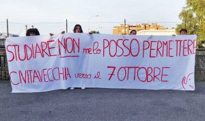 Civitavecchia - Il sit-in degli studenti