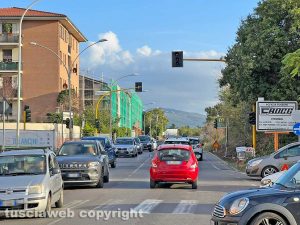 Viterbo - Il semaforo lungo la Tangenziale Ovest