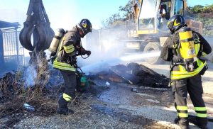 Civitavecchia - L'incendio in zona industriale