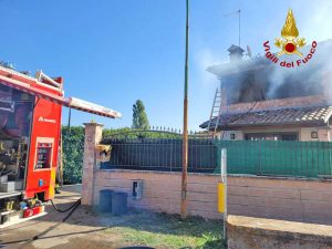 Monte Romano - Incendio in via Madonnella