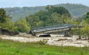 Parma - Crolla il ponte di Ozanello