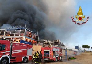 Roma - Tribuna del Ryder Cup in fiamme