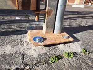 Viterbo - I lastroni a piazza Fontana Grande
