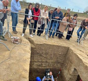 Montalto di Castro - L'amministrazione comunale all'apertura della tomba alla necropoli dell'Osteria