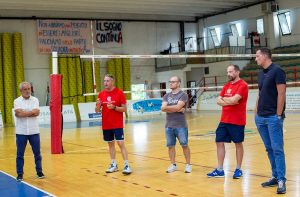 Sport - Ecostangata - Coach Grezio con lo staff tecnico