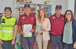 Scuola Fantappiè - Donazione libro Tina Montinaro