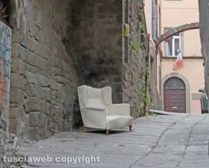 Viterbo - Poltrona in via Bellavista