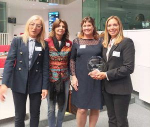 La prima a destra Desirée de la Caridad Nieves