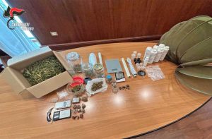 Viterbo - La droga sequestrata dai carabinieri