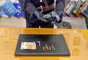 Montalto di Castro - La pistola sequestrata