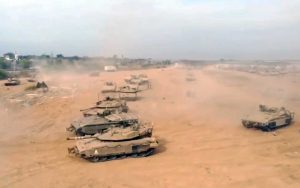 Mezzi corazzati israeliani dentro la Striscia di Gaza