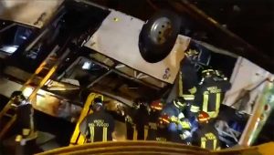 Mestre - Pullman precipita da un cavalcavia e si incendia: 21 morti