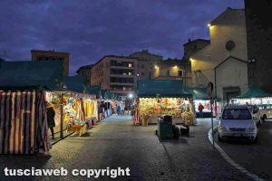 Viterbo - Il mercatino di Natale in piazza dei caduti