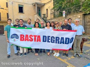 Viterbo - Flash mob Fratelli d'Italia contro degrado in centro