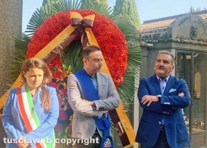 Viterbo - Cerimonia in ricordo di Luigi Petroselli - Viterbo - Cerimonia in ricordo di Luigi Petroselli - Da sinistra la sindaca Chiara Frontini, il vicepresidente della provincia Pietro Nocchi, il consigliere regionale Enrico Panunzi