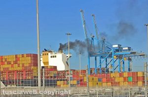 I fumi delle navi in porto