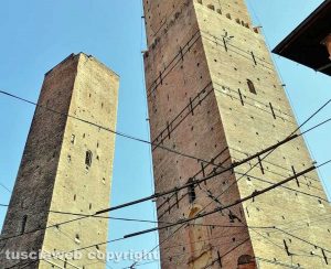 Bologna - Torre Garisenda e dell'Asinello