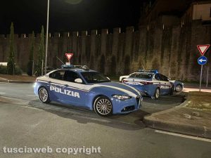 Viterbo - La polizia a piazzale Gramsci