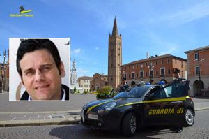 La guardia di finanza di Forlì - Nel riquadro Gianluca Salcini