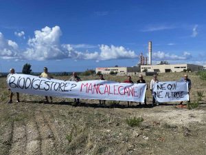 Civitavecchia - Un flashmob contro il biodigestore