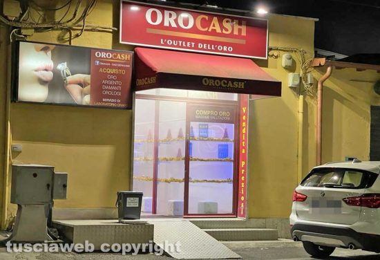 Viterbo - Allarme incendio Compro Oro