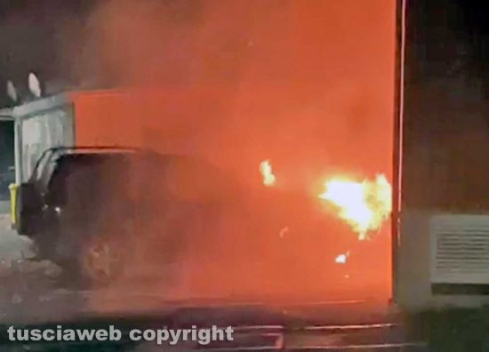 Marta - Auto in fiamme in via Guglielmo Marconi