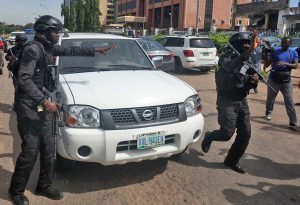 Abuja - Ambasciata canadese in fiamme